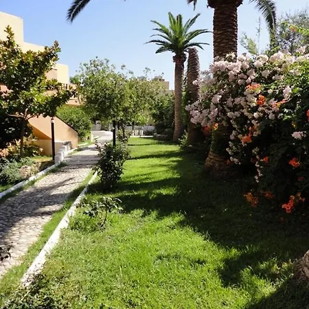 Ξενοδοχείο με διαμερίσματα Pergamos Village Κολυμβάρι