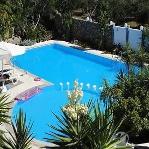 Pergamos Village Ξενοδοχείο με διαμερίσματα Κολυμβάρι