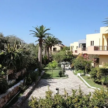 Ξενοδοχείο με διαμερίσματα Pergamos Village 2*