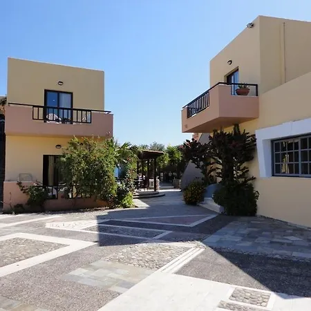 Ξενοδοχείο με διαμερίσματα Pergamos Village Κολυμβάρι