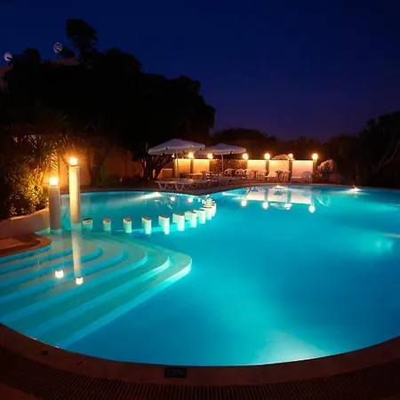 Ξενοδοχείο με διαμερίσματα Pergamos Village 2*
