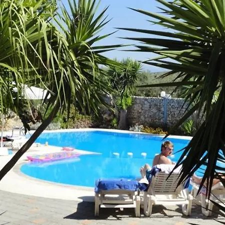 Ξενοδοχείο με διαμερίσματα Pergamos Village 2*